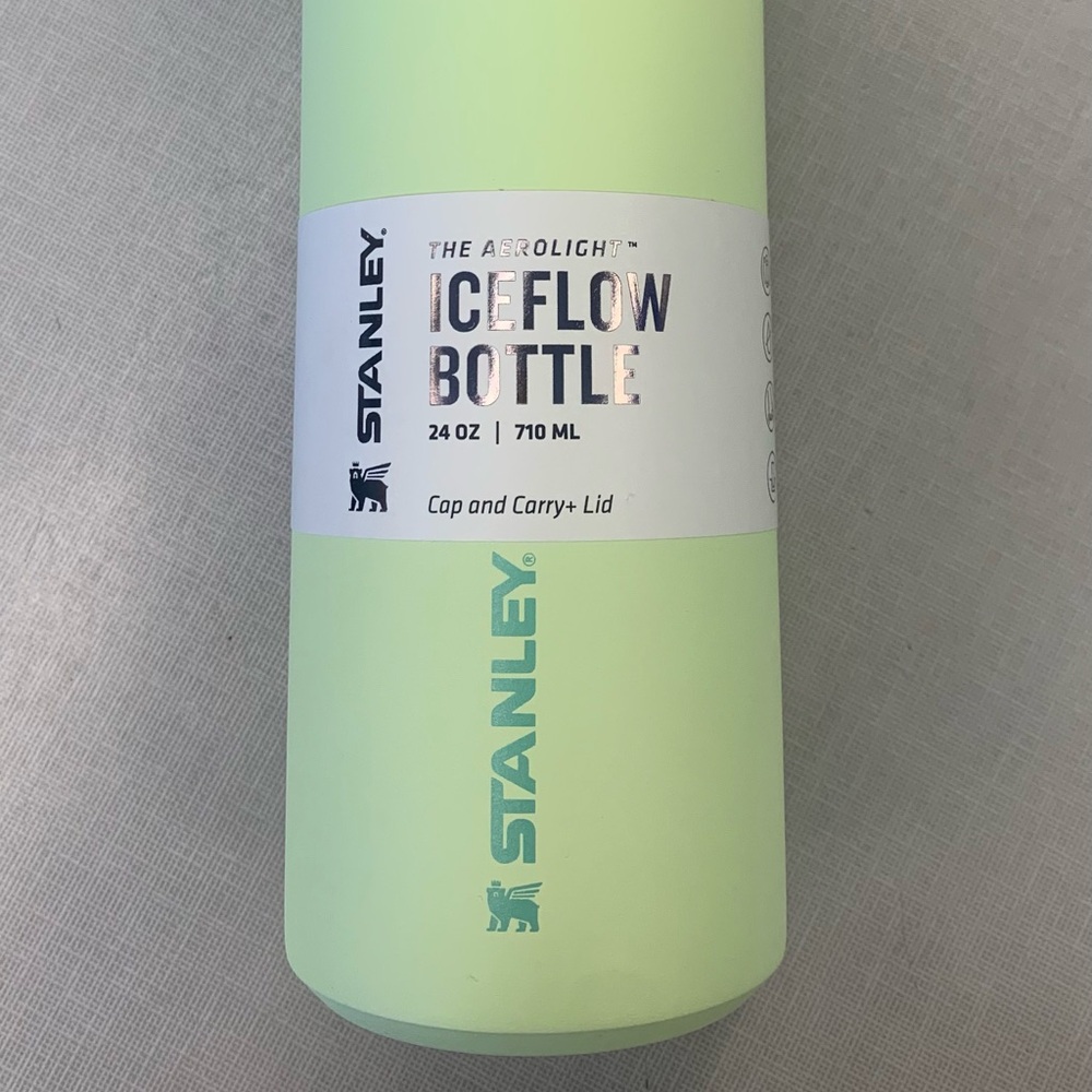 Stanley Green IceFlow Bottle 24 oz - Picture 5 of 7